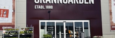 Välkomnande entré till Granngårdens butik i Falköping