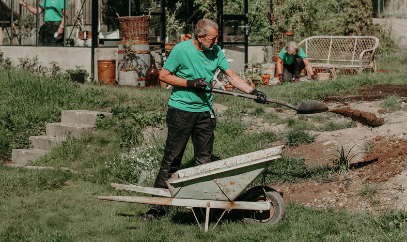 Får hjälp med Trädgårdsarbete från Trädgårdshjälpen via Granngården