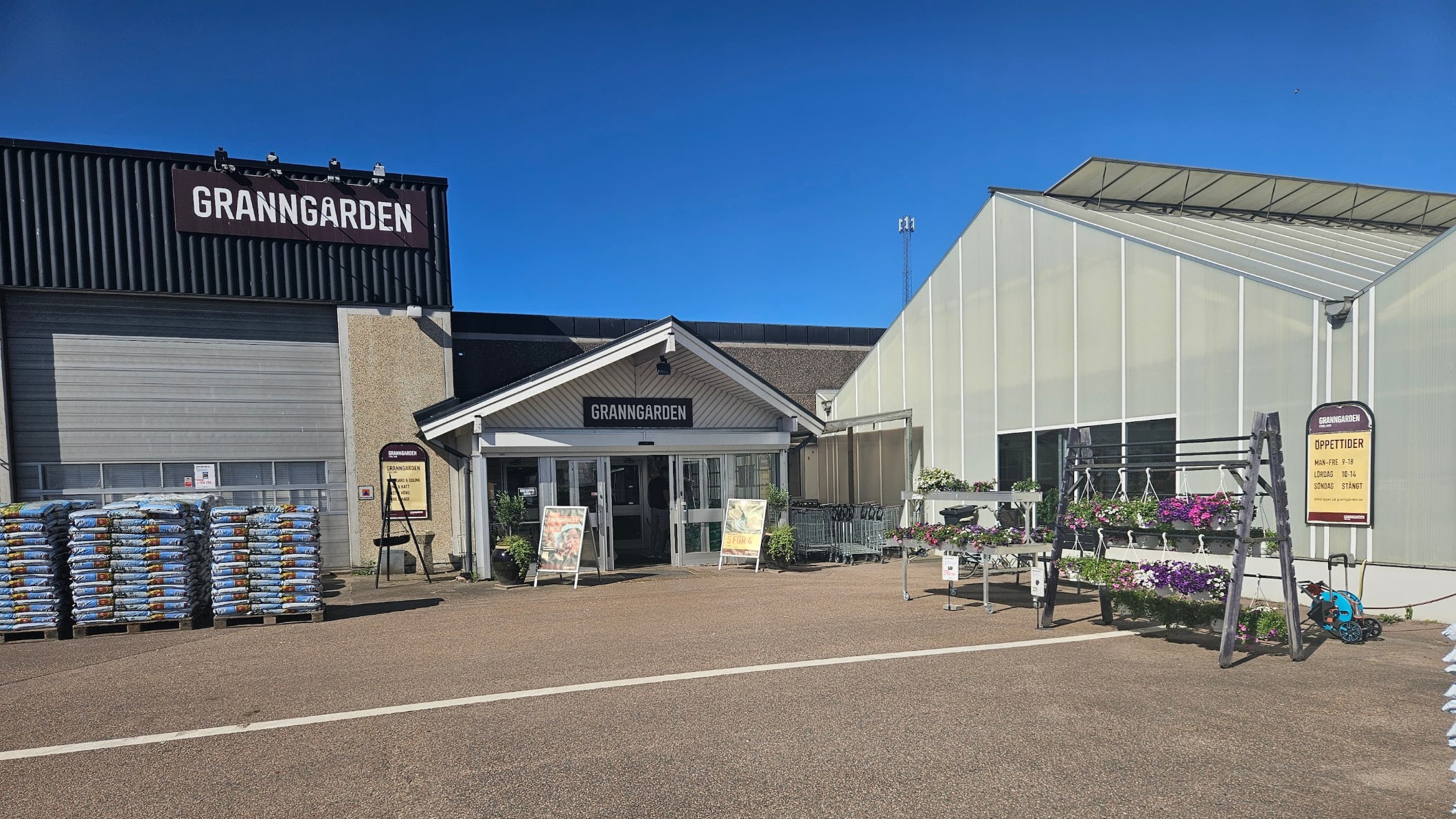 Entrébild som beskriver ingången till butiken Granngården Halmstad