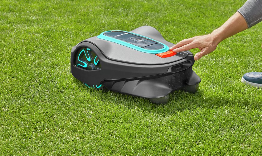 Klippa gräsmattan med robotgräsklippare från gardena