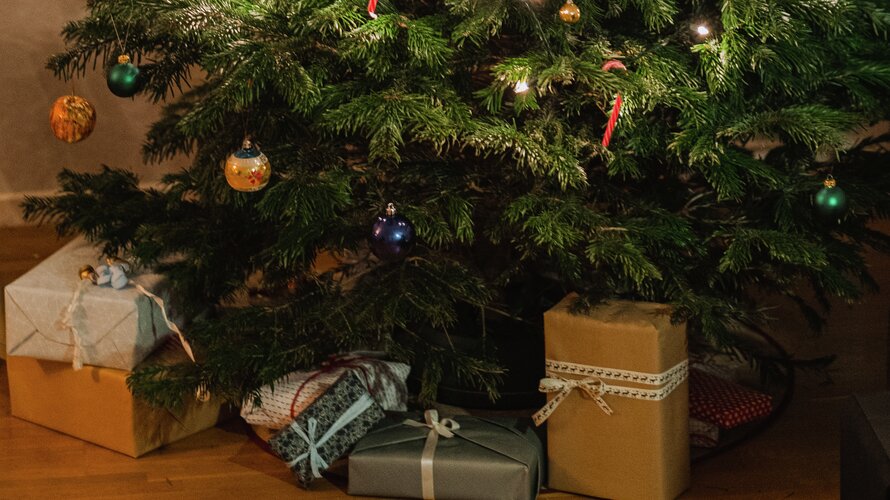 julklappar under julgran