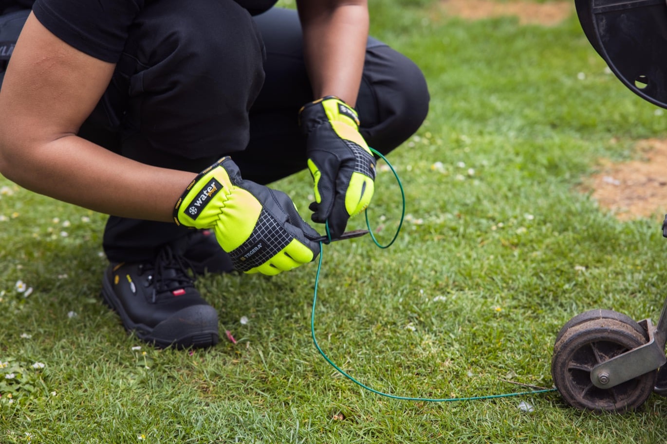 Kontroll av begränsningskabel robotgräsklippare