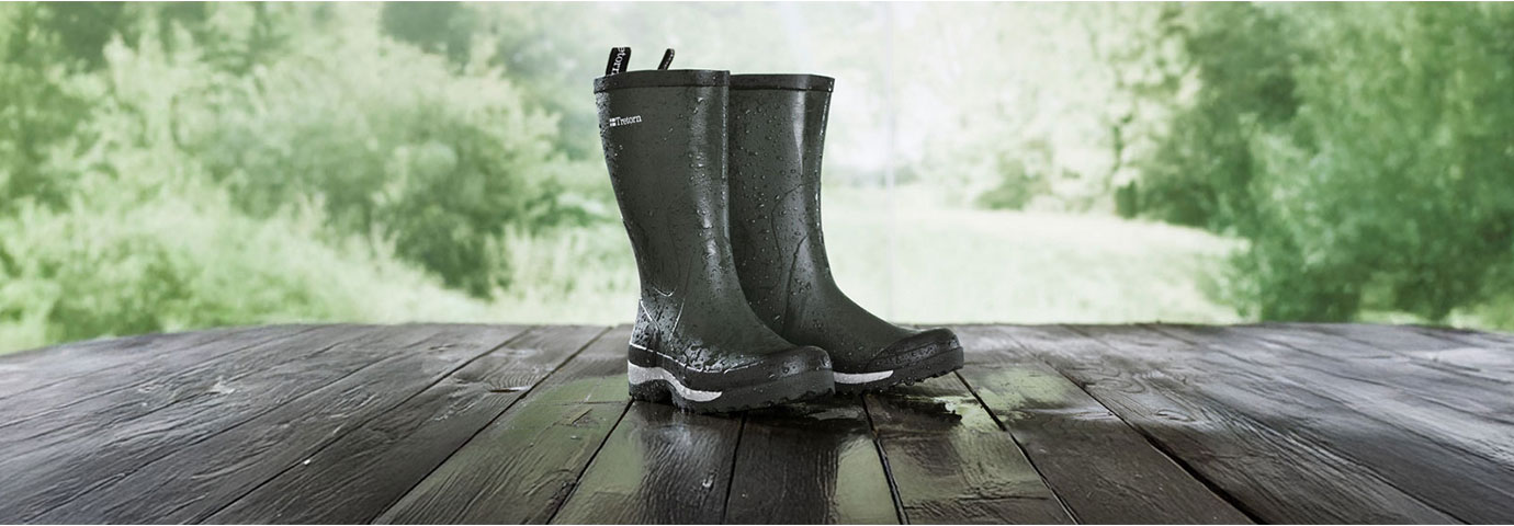 värmeloggs, värmepellets och ved framför kamin