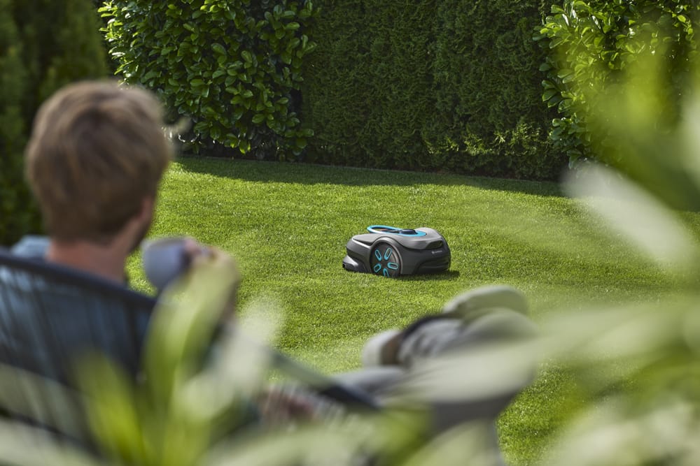 K&ouml;p Gardena robotgr&auml;sklippare hos Granng&aring;rden