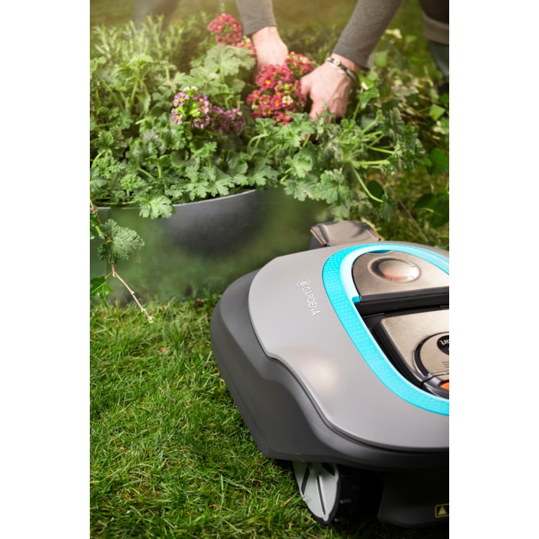 Klippa gräsmattan med robotgräsklippare. Läs mer på¨granngården.se